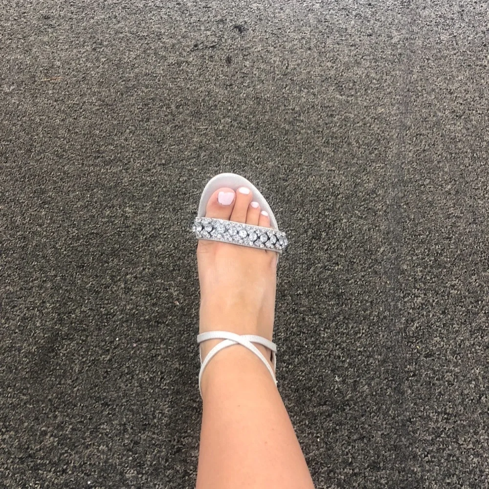 Jewel Badgley Mischka reposhing this